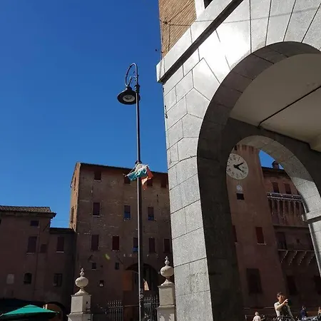 A Due Passi Dal Castello Apartment