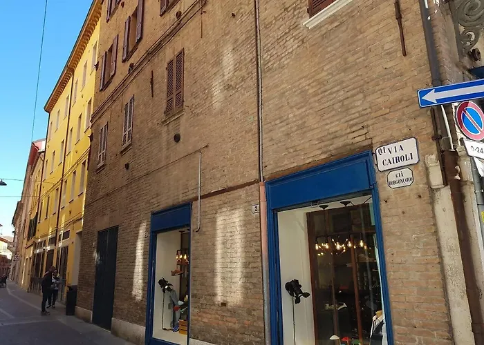 A Due Passi Dal Castello