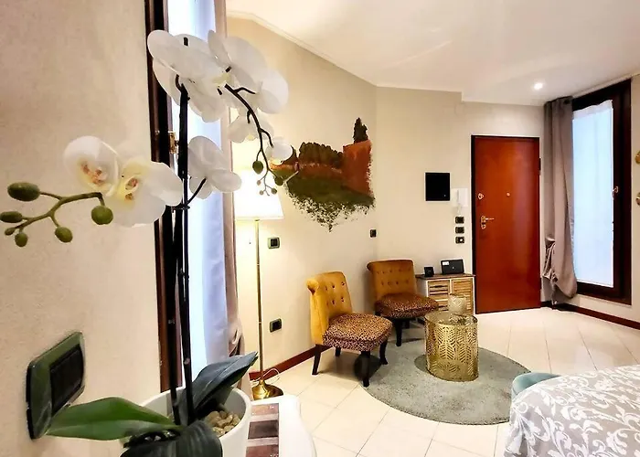 A Due Passi Dal Castello